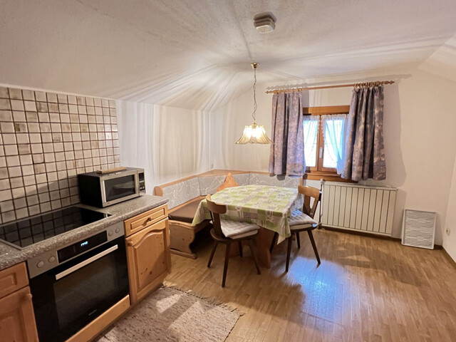 CHARMANTES HOLZHAUS  MIT VIEL PLATZ