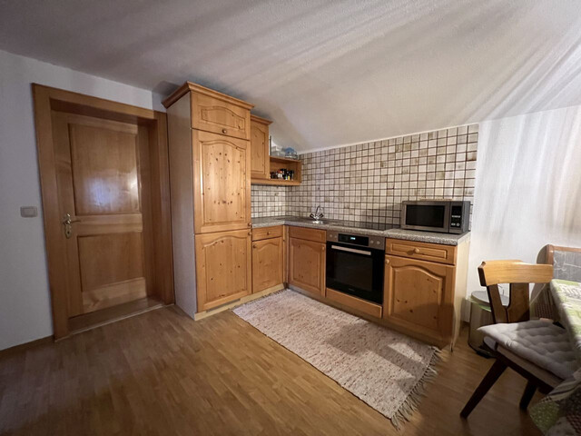 CHARMANTES HOLZHAUS  MIT VIEL PLATZ