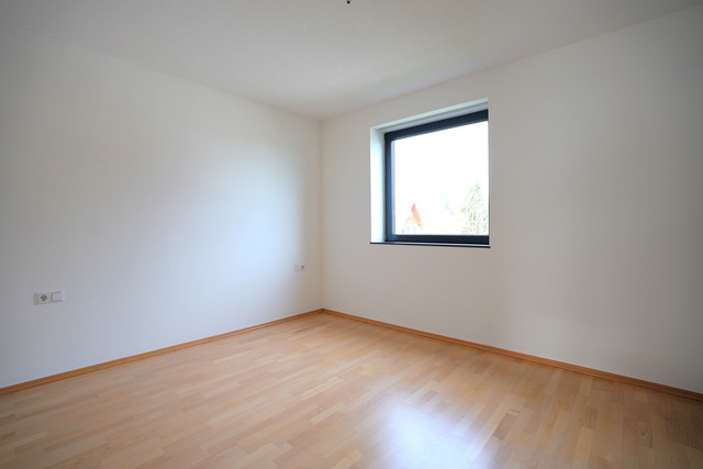 Lustenau, Ludwigstraße: Großzügige und helle 3 Zimmerwohnung mit großer Terrasse und Carport