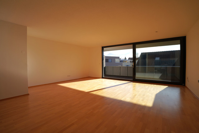 Lustenau, Ludwigstraße: Großzügige und helle 3 Zimmerwohnung mit großer Terrasse und Carport