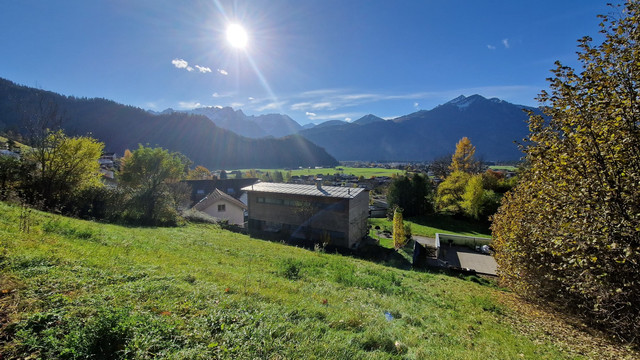 Sonniges Grundstück mit Aussicht zu verkaufen