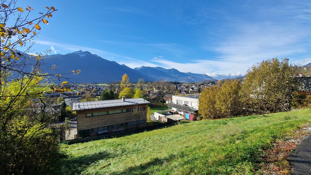 Sonniges Grundstück mit Aussicht zu verkaufen