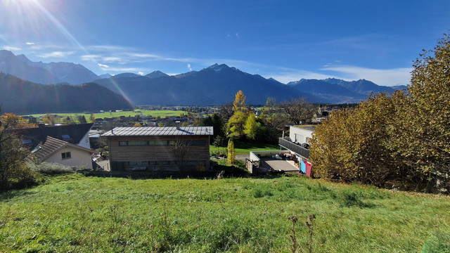 Sonniges Grundstück mit Aussicht zu verkaufen