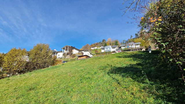 Sonniges Grundstück mit Aussicht zu verkaufen