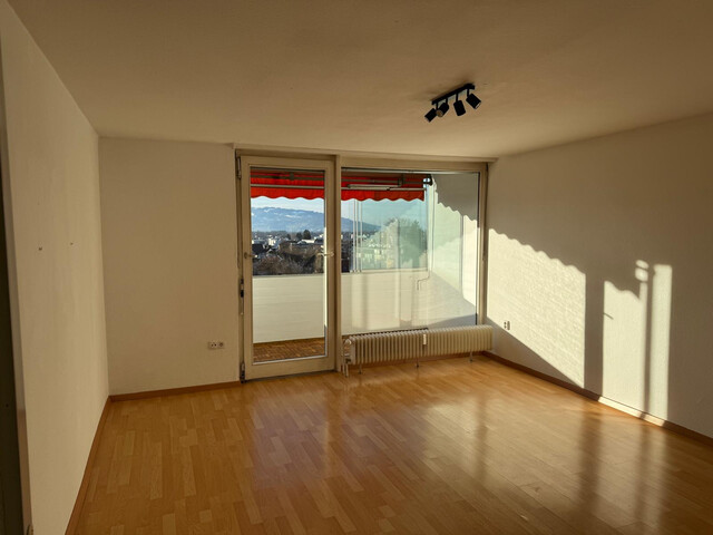 WIEDER VERFÜGBAR - Ruhige, zentrale, lichtdurchflutete Wohnung mit Blick über Dornbirn inkl. Parkplatz  WIEDER VERFÜGBAR