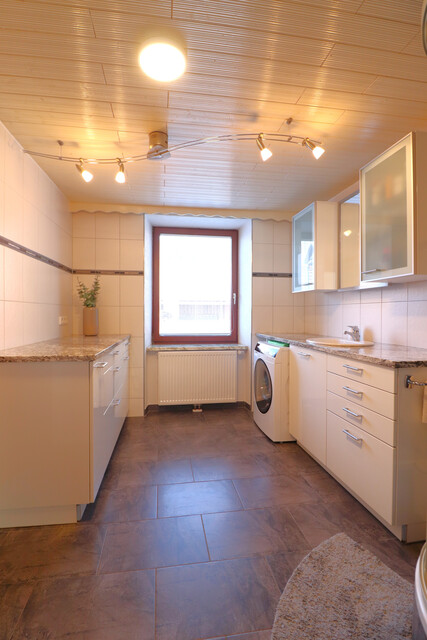 Behagliche 2,5 Zimmer Wohnung mit eigenem Gartenanteil und 2 Parkplätzen