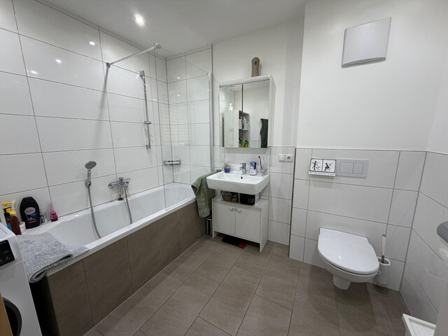 Gepflegte 3-Zi-Gartenwohnung mit einer Tiefgarage und einem Stellplatz in Top-Lage!