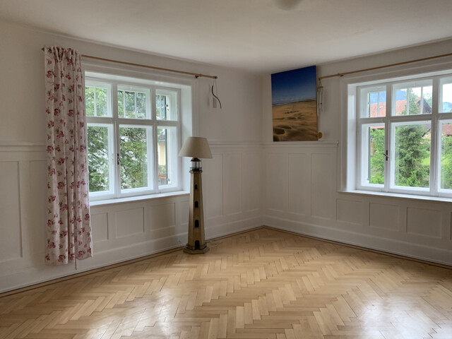 Großzügiges Zimmer in WG zu vermieten!