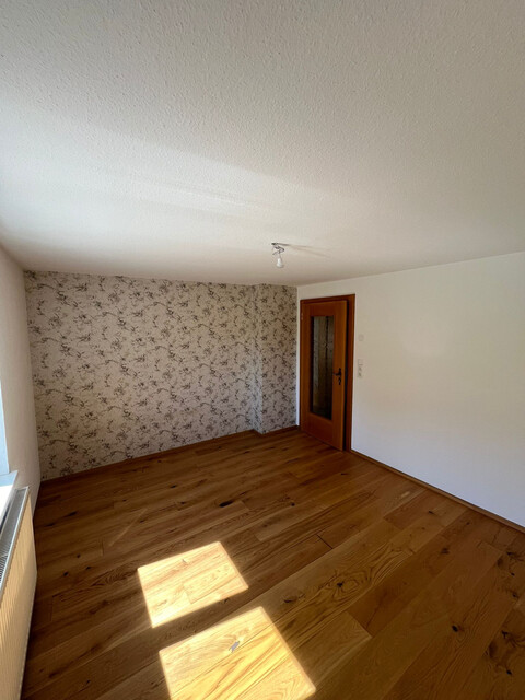 Großzügiges Wohnhaus mit Einliegerwohnung, großem Garten und schöner Aussicht in ruhiger Lage von Tosters-Hub