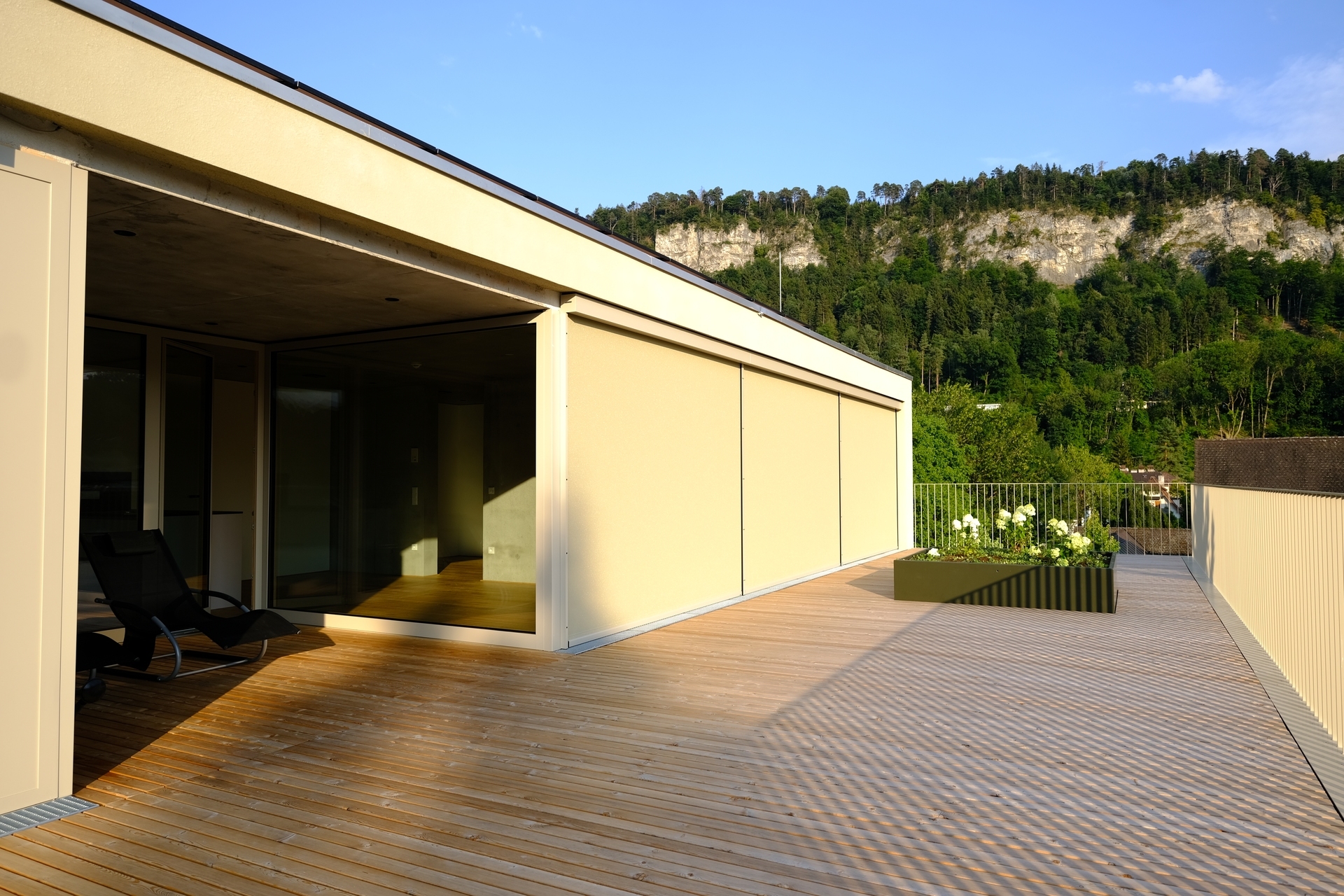 Moderne und hochwertige Penthouse-Wohnung mit Loggia und großer Terrasse