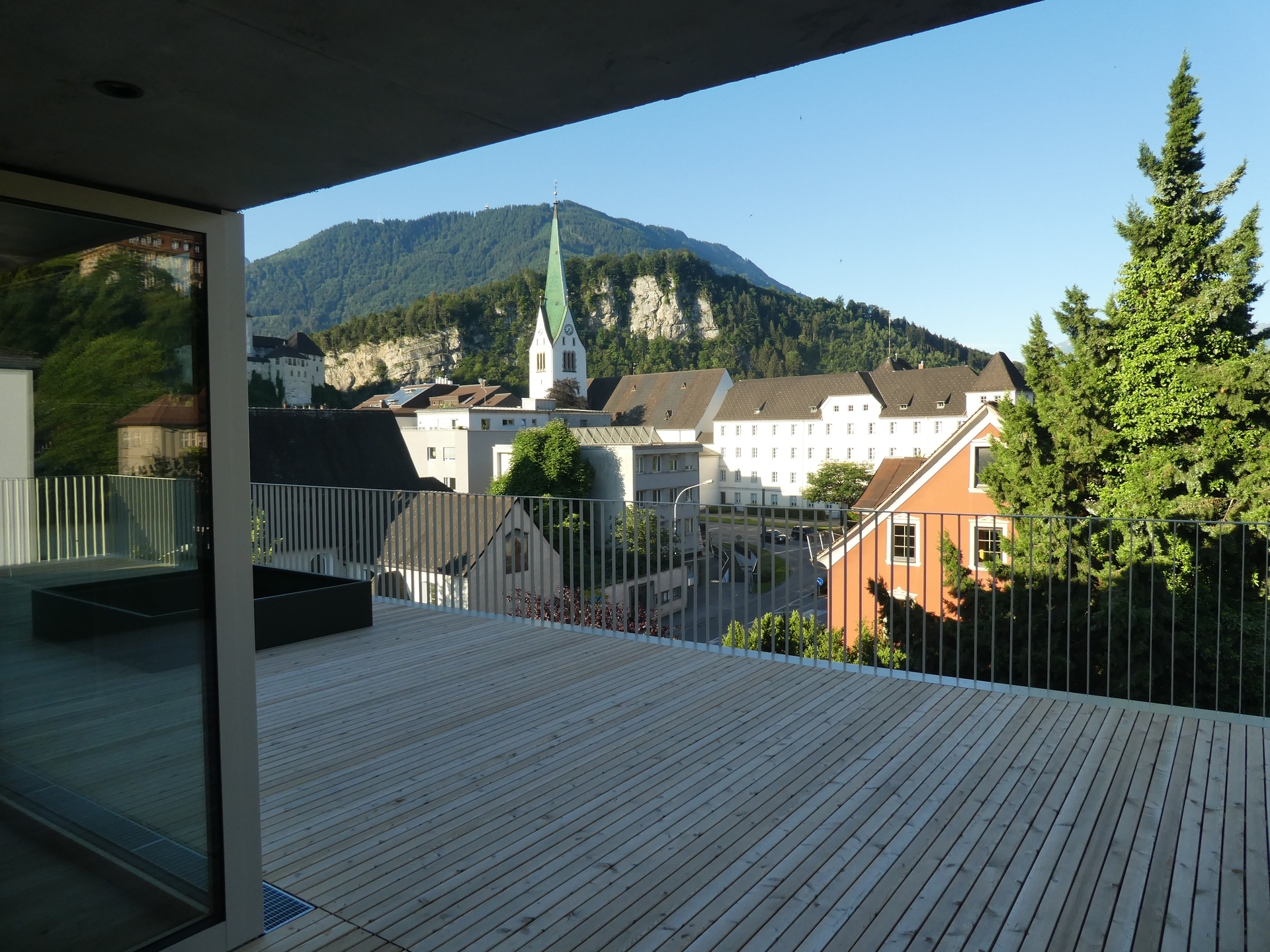 Moderne und hochwertige Penthouse-Wohnung mit Loggia und großer Terrasse