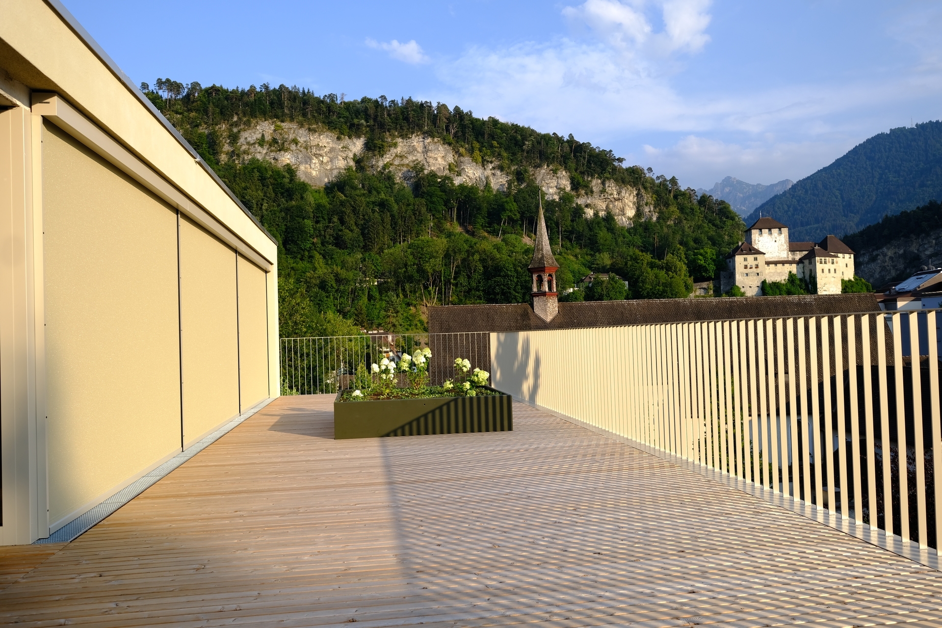 Moderne und hochwertige Penthouse-Wohnung mit Loggia und großer Terrasse