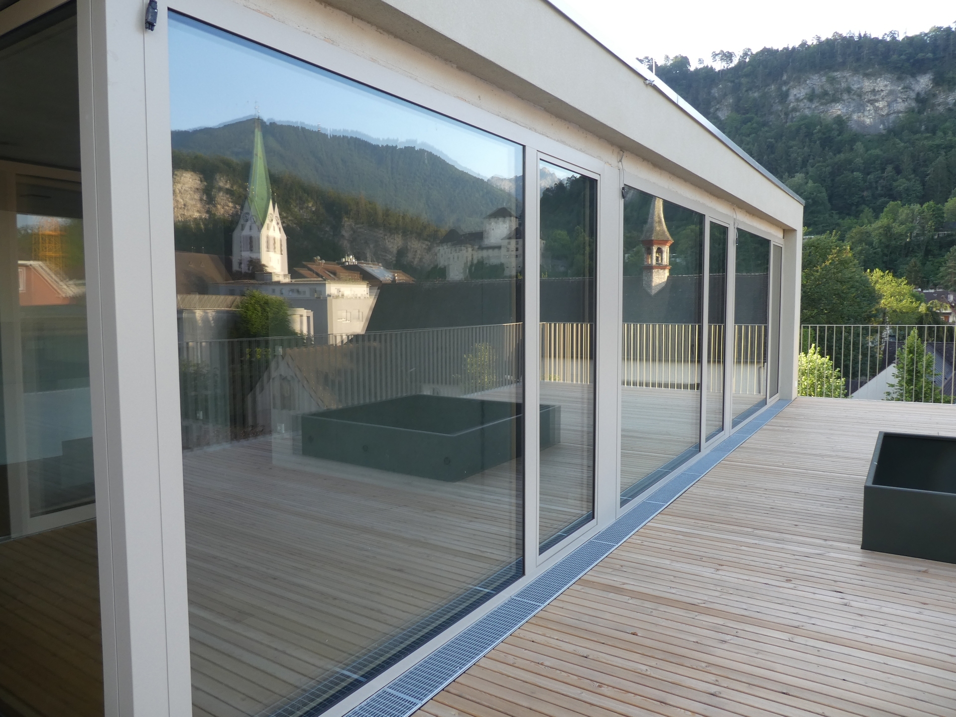 Moderne und hochwertige Penthouse-Wohnung mit Loggia und großer Terrasse