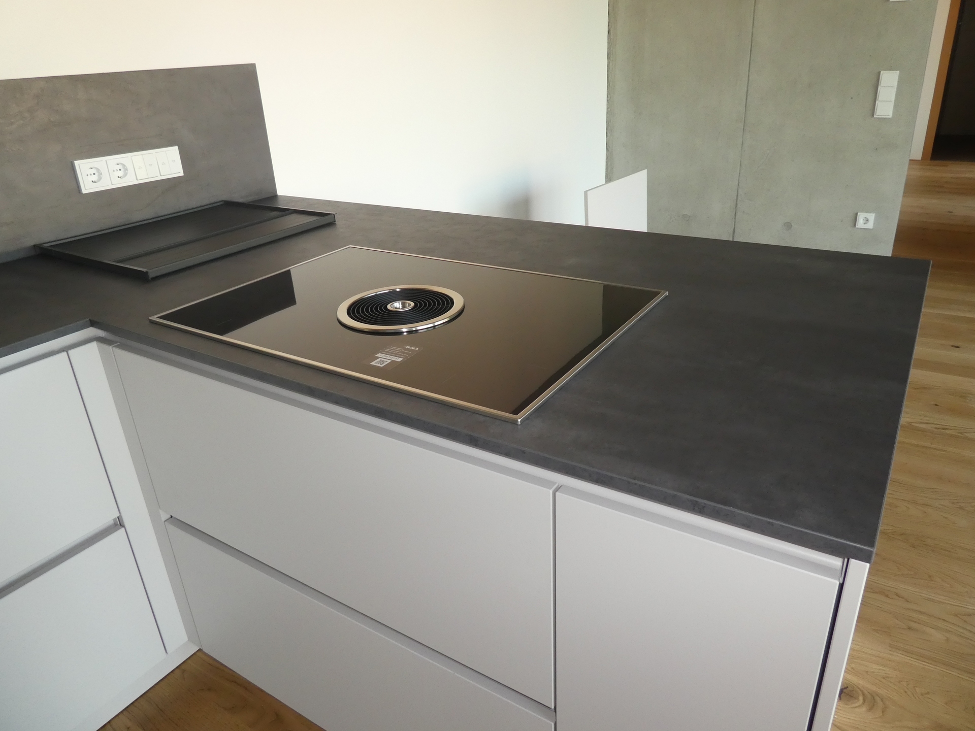 Moderne und hochwertige Penthouse-Wohnung mit Loggia und großer Terrasse
