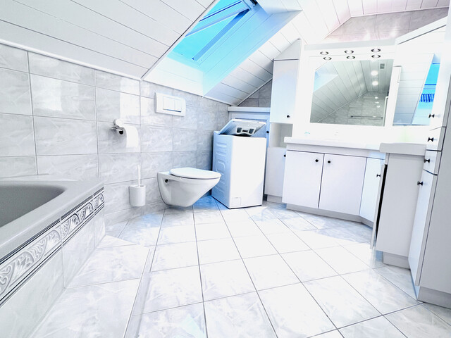 PROVISIONSFREIE, wunderschöne,  neu sanierte 5,5 ZI-Whg mit Balkon, Garten,TG, Nähe LKH Feldkirch, grenznah zu Liechtenstein / Schweiz