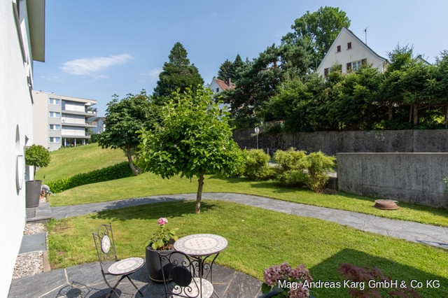 Familienfreundliches Einfamilienhaus in Hanglage mit 2-Zimmer Einliegerwohnung