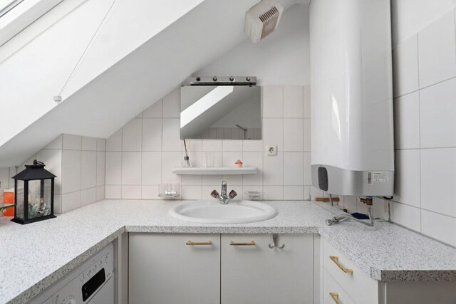 Ruhe. Licht. Lebensqualität. Wohnen mit Balkon & Carport