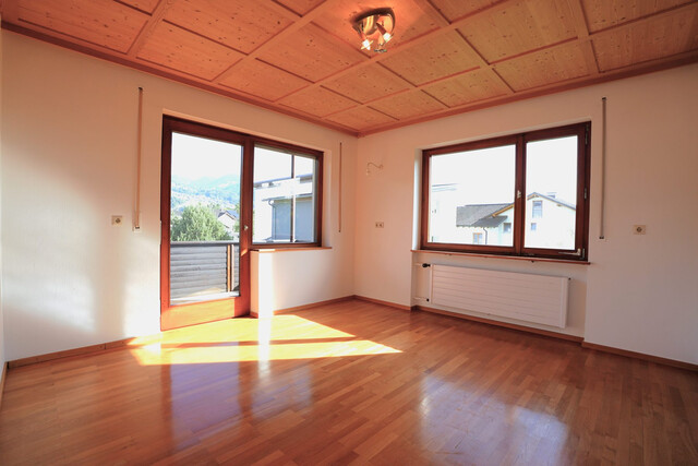 Gepflegtes Einfamilienhaus mit großem Garten, Terrasse und Garage