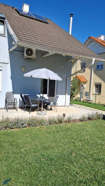 Doppelhaushälfte in Gramatneusiedl – 4 Zimmer, Klimaanlage, Solaranlage, Garten, Terrasse, Stellplatz!