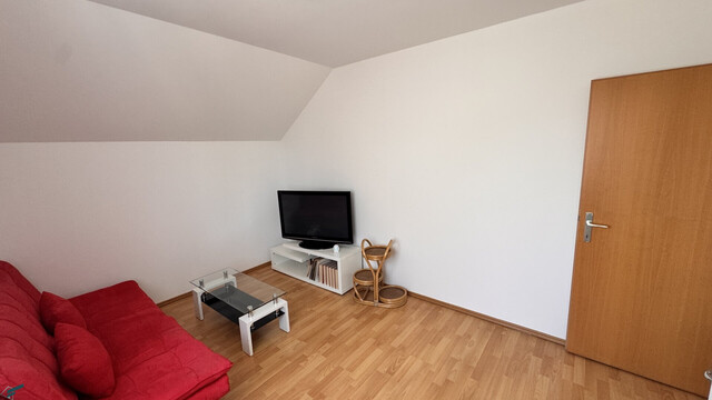 Doppelhaushälfte in Gramatneusiedl – 4 Zimmer, Klimaanlage, Solaranlage, Garten, Terrasse, Stellplatz!