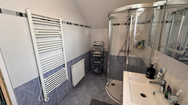 Doppelhaushälfte in Gramatneusiedl – 4 Zimmer, Klimaanlage, Solaranlage, Garten, Terrasse, Stellplatz!