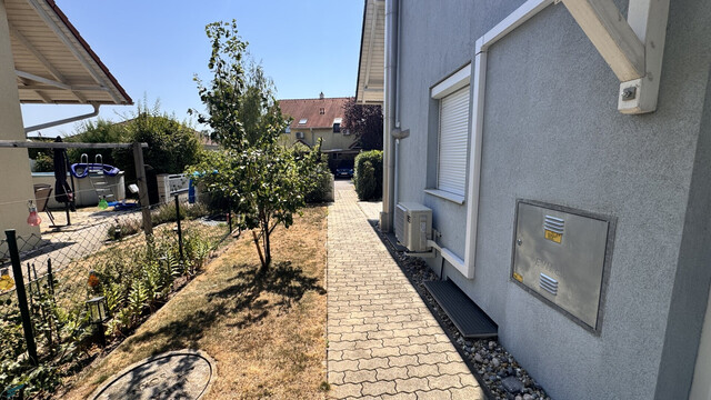 Doppelhaushälfte in Gramatneusiedl – 4 Zimmer, Klimaanlage, Solaranlage, Garten, Terrasse, Stellplatz!