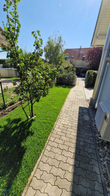 Doppelhaushälfte in Gramatneusiedl – 4 Zimmer, Klimaanlage, Solaranlage, Garten, Terrasse, Stellplatz!