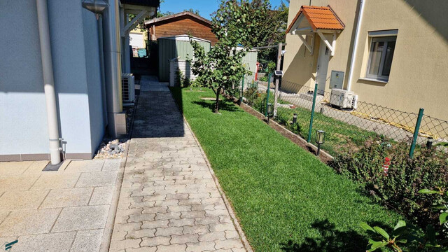 Doppelhaushälfte in Gramatneusiedl – 4 Zimmer, Klimaanlage, Solaranlage, Garten, Terrasse, Stellplatz!