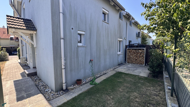 Doppelhaushälfte in Gramatneusiedl – 4 Zimmer, Klimaanlage, Solaranlage, Garten, Terrasse, Stellplatz!
