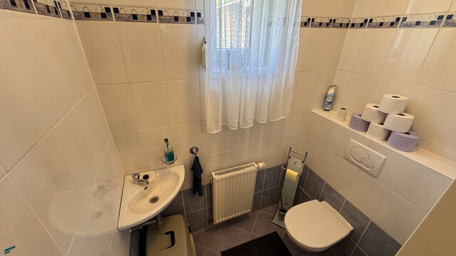 Doppelhaushälfte in Gramatneusiedl – 4 Zimmer, Klimaanlage, Solaranlage, Garten, Terrasse, Stellplatz!