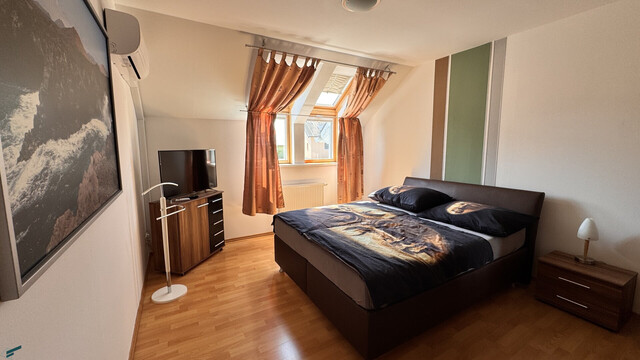 Doppelhaushälfte in Gramatneusiedl – 4 Zimmer, Klimaanlage, Solaranlage, Garten, Terrasse, Stellplatz!