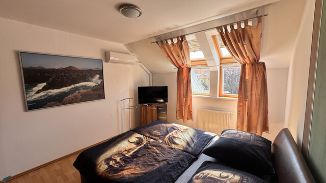 Doppelhaushälfte in Gramatneusiedl – 4 Zimmer, Klimaanlage, Solaranlage, Garten, Terrasse, Stellplatz!