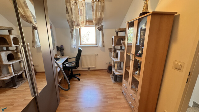 Doppelhaushälfte in Gramatneusiedl – 4 Zimmer, Klimaanlage, Solaranlage, Garten, Terrasse, Stellplatz!