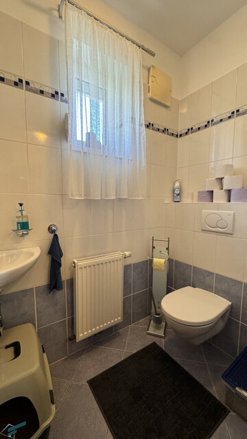 Doppelhaushälfte in Gramatneusiedl – 4 Zimmer, Klimaanlage, Solaranlage, Garten, Terrasse, Stellplatz!