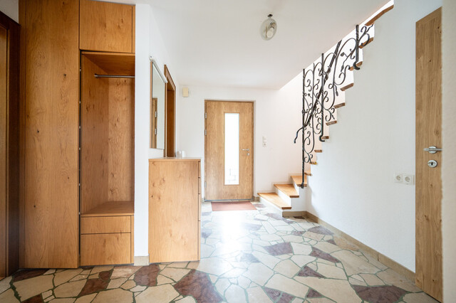 Saniertes Reihenhaus mit Bergblick · Garten · Terrasse – im Ortskern Schruns, 2 Min. zum Kirchplatz