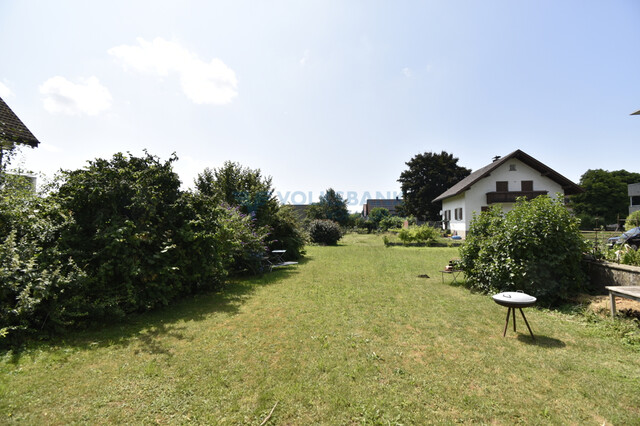 Sonniges Grundstück in schöner Wohngegend!