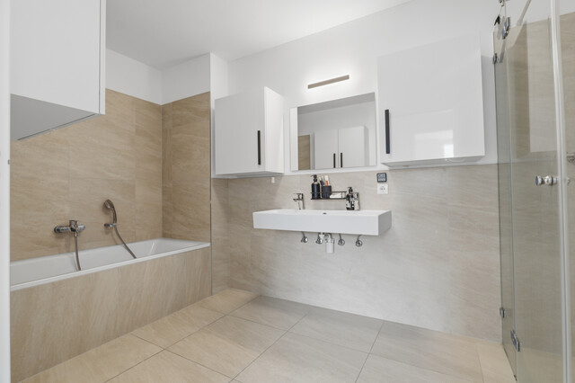 Exklusive 3-Zimmer-Wohnung im 4. Obergeschoss – direkt unter dem Penthouse mit traumhafter Seesicht
