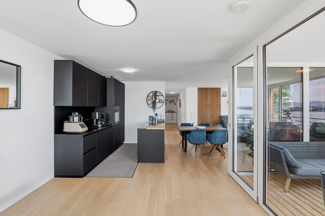 Exklusive 3-Zimmer-Wohnung im 4. Obergeschoss – direkt unter dem Penthouse mit traumhafter Seesicht