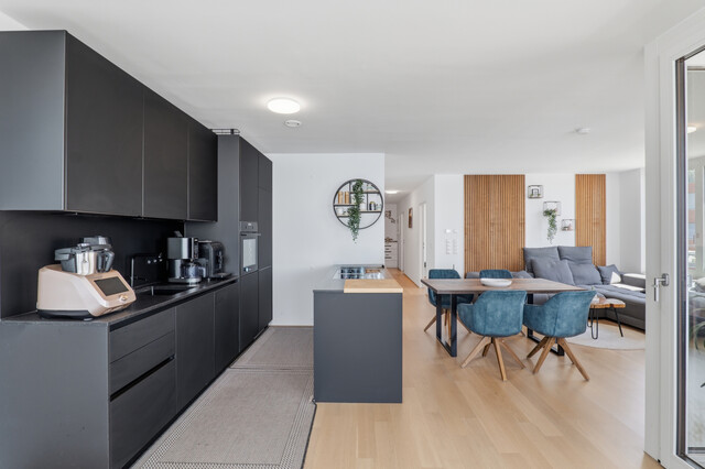 Exklusive 3-Zimmer-Wohnung im 4. Obergeschoss – direkt unter dem Penthouse mit traumhafter Seesicht