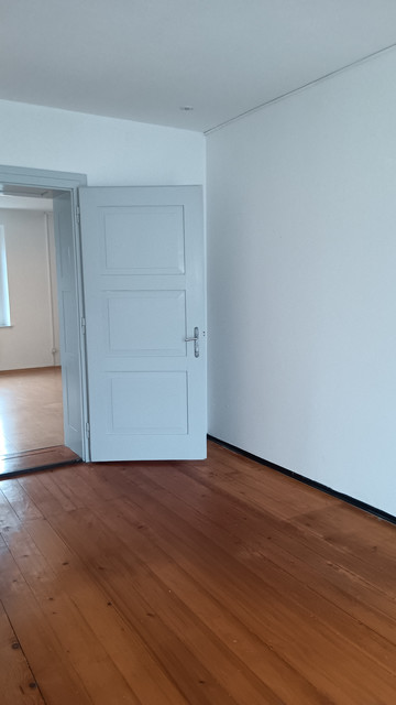 Frisch sanierte 2-Zimmer Altbauwohnung in Seenähe