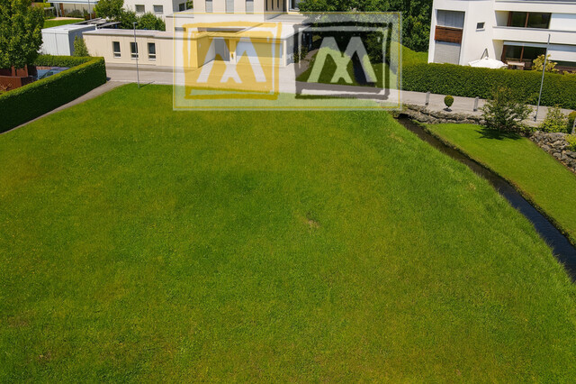 Traum-Grundstück in Ruhelage mit kleinem Bächlein