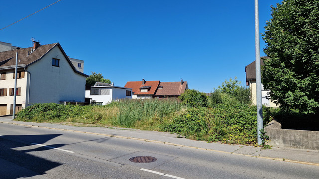 Sonniges Baugrundstück mit 1.832m² in zentraler Lage