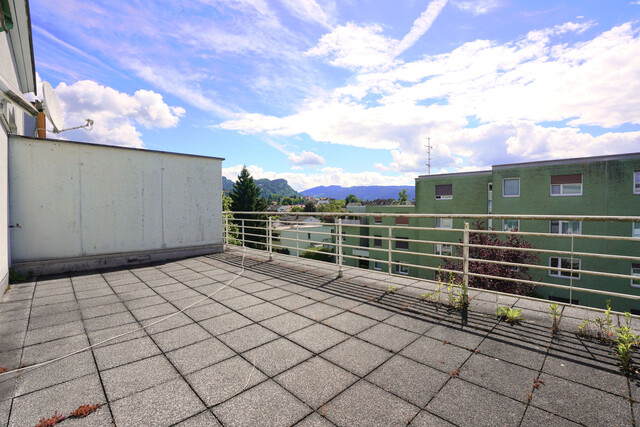 2-Zimmer-Wohnung mit großer Dachterrasse und Tiefgaragenplatz