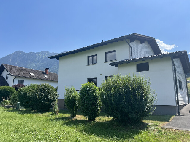 GEPFLEGTES HAUS MIT VIEL GRUNDSTÜCK IN BESTER AUSSICHTSLAGE!