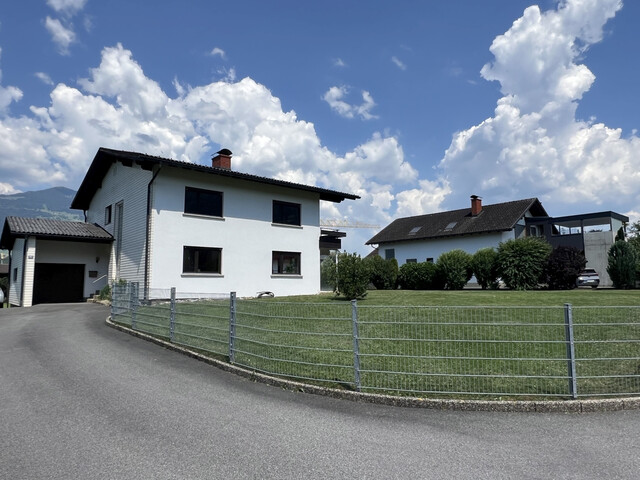 GEPFLEGTES HAUS MIT VIEL GRUNDSTÜCK IN BESTER AUSSICHTSLAGE!