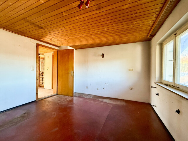 Sanierungsbedürftiges Einfamilienhaus in bester Lage sucht neue Besitzer!