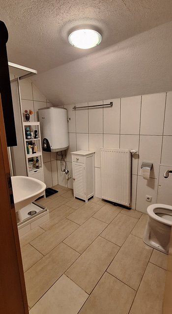 Von Privat: Altbau- Dachgeschosswohnung mit Gemeinschaftsgarten