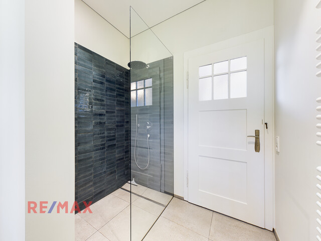 Ästhetische Villa am Stadtrand mit Park