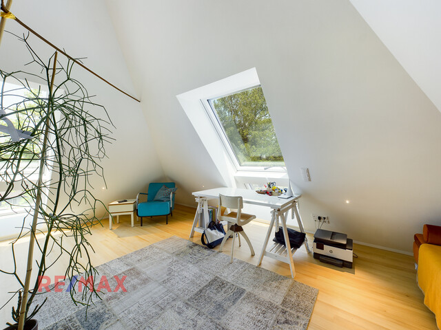 Ästhetische Villa am Stadtrand mit Park