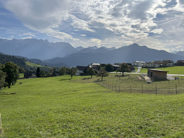 BAUGRUNDSTÜCK MIT TRAUMHAFTER AUSSICHT UND VIEL SONNE